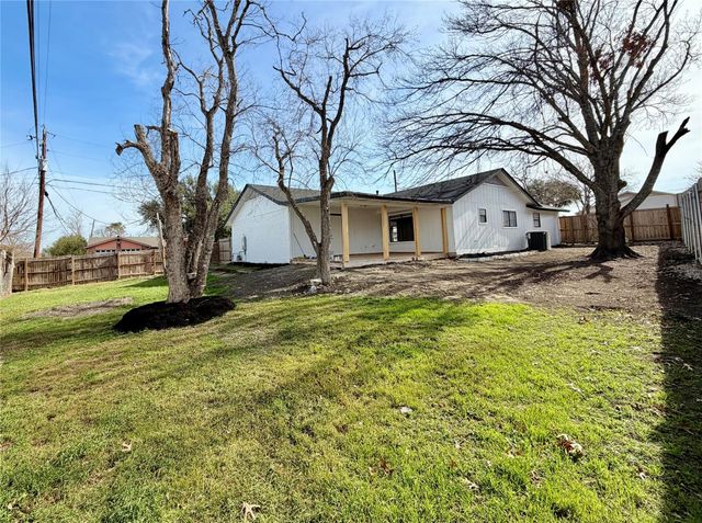 1504 Parkview LN, San Marcos, TX 78666