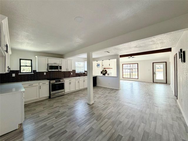 1504 Parkview LN, San Marcos, TX 78666