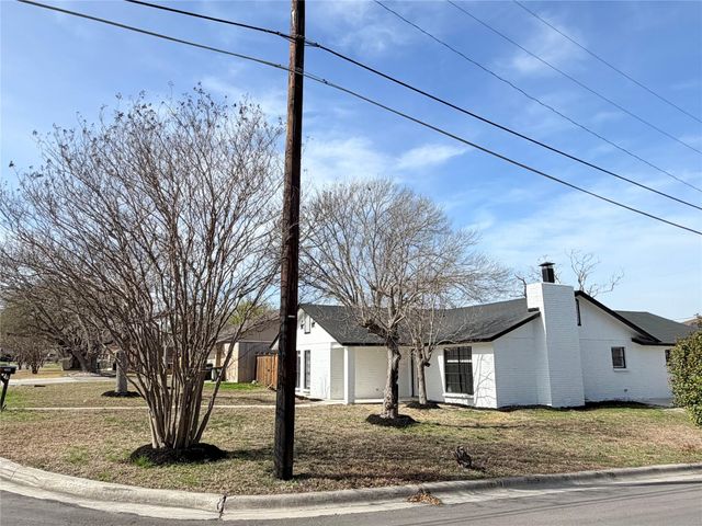 1504 Parkview LN, San Marcos, TX 78666