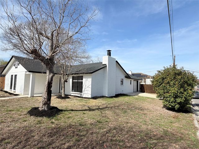 1504 Parkview LN, San Marcos, TX 78666