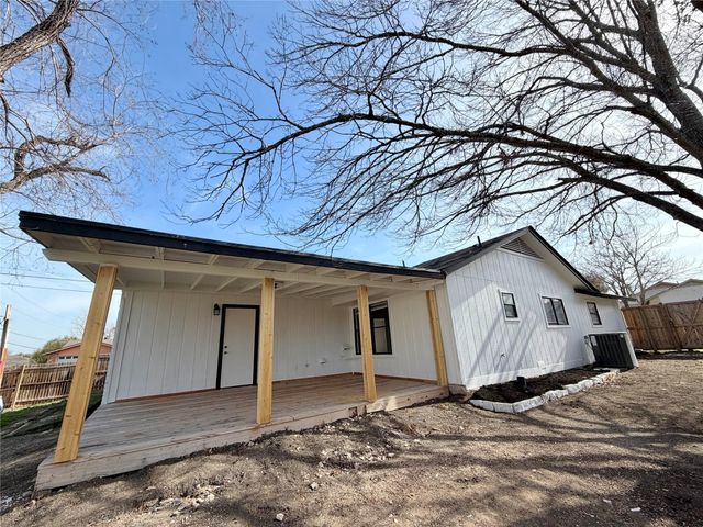 1504 Parkview LN, San Marcos, TX 78666