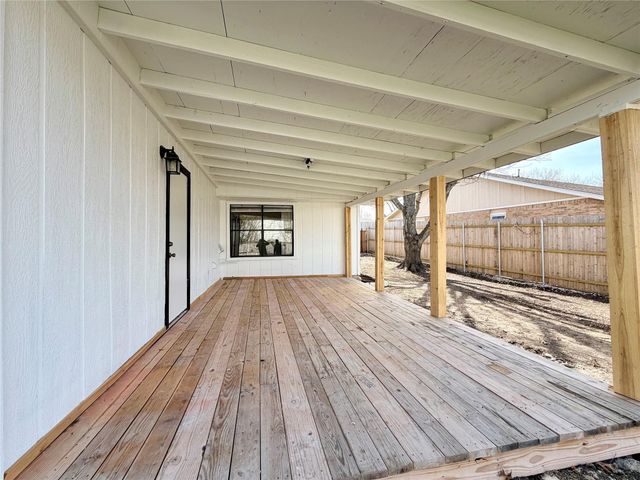 1504 Parkview LN, San Marcos, TX 78666