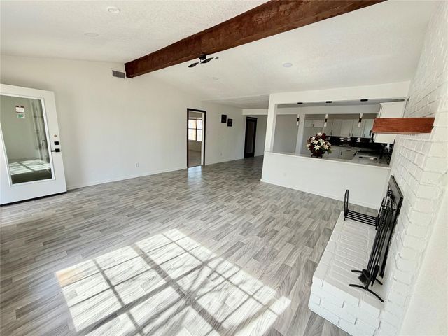 1504 Parkview LN, San Marcos, TX 78666