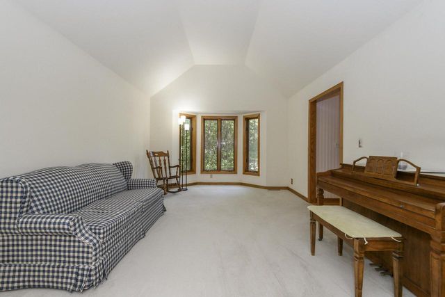 N52W14305 Thornhill DRIVE, Menomonee Falls, WI 53051