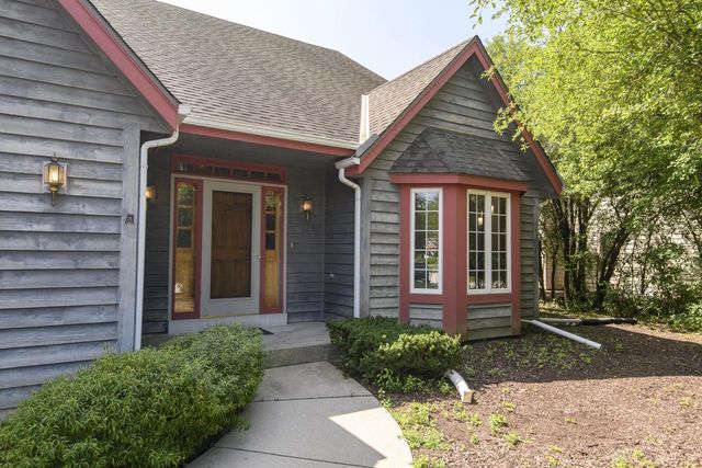 N52W14305 Thornhill DRIVE, Menomonee Falls, WI 53051