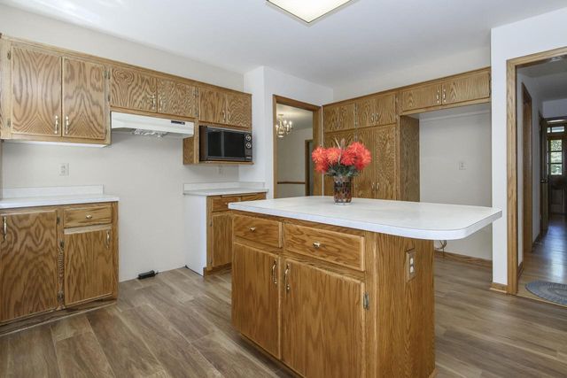 N52W14305 Thornhill DRIVE, Menomonee Falls, WI 53051