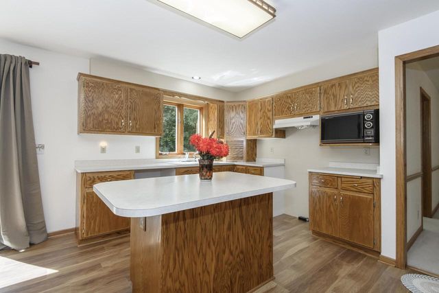 N52W14305 Thornhill DRIVE, Menomonee Falls, WI 53051