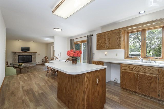 N52W14305 Thornhill DRIVE, Menomonee Falls, WI 53051