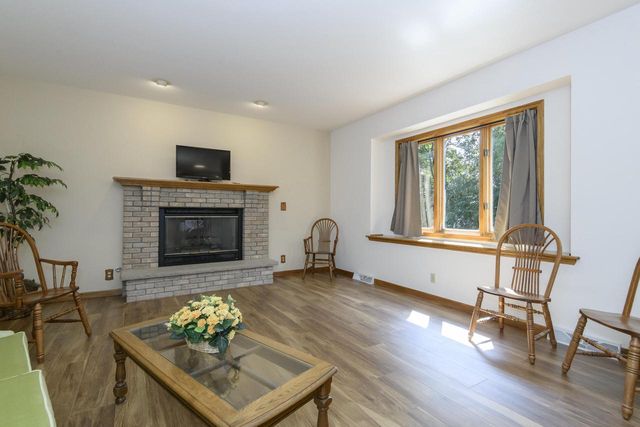 N52W14305 Thornhill DRIVE, Menomonee Falls, WI 53051