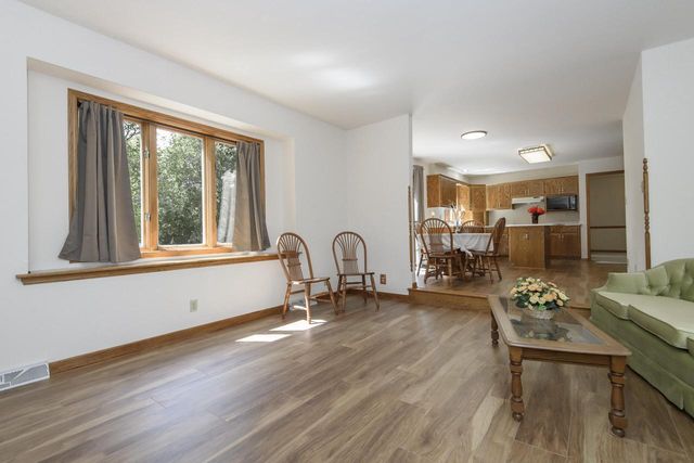 N52W14305 Thornhill DRIVE, Menomonee Falls, WI 53051
