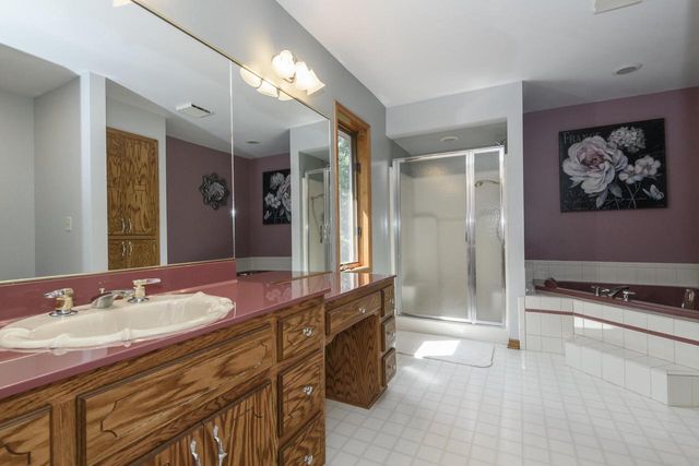 N52W14305 Thornhill DRIVE, Menomonee Falls, WI 53051
