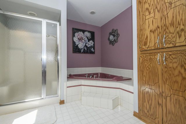 N52W14305 Thornhill DRIVE, Menomonee Falls, WI 53051