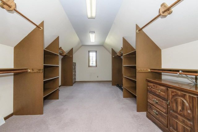 N52W14305 Thornhill DRIVE, Menomonee Falls, WI 53051