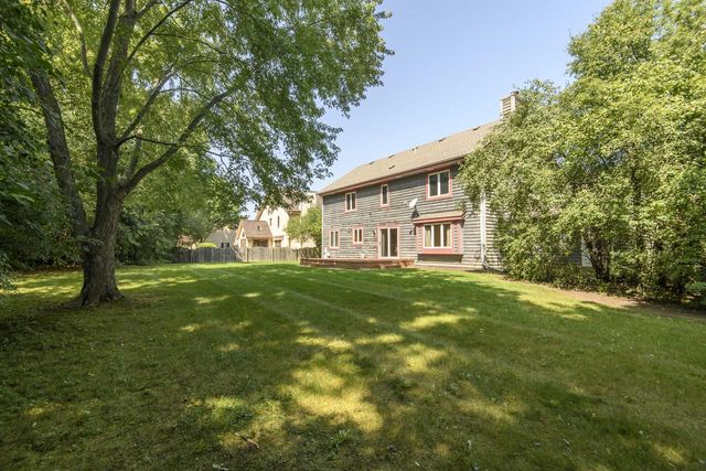 N52W14305 Thornhill DRIVE, Menomonee Falls, WI 53051