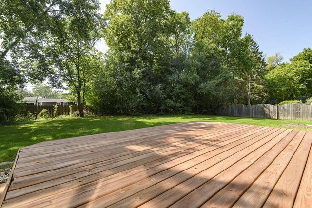 N52W14305 Thornhill DRIVE, Menomonee Falls, WI 53051