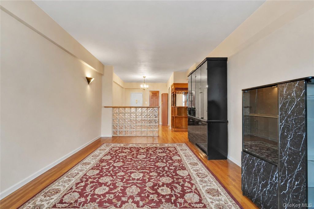 25-15 Union Street 6G, Flushing, NY 11354 — photo 3