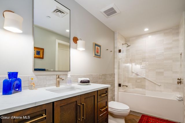 402 Sandpoint Ave, 122, Sandpoint, ID 83864