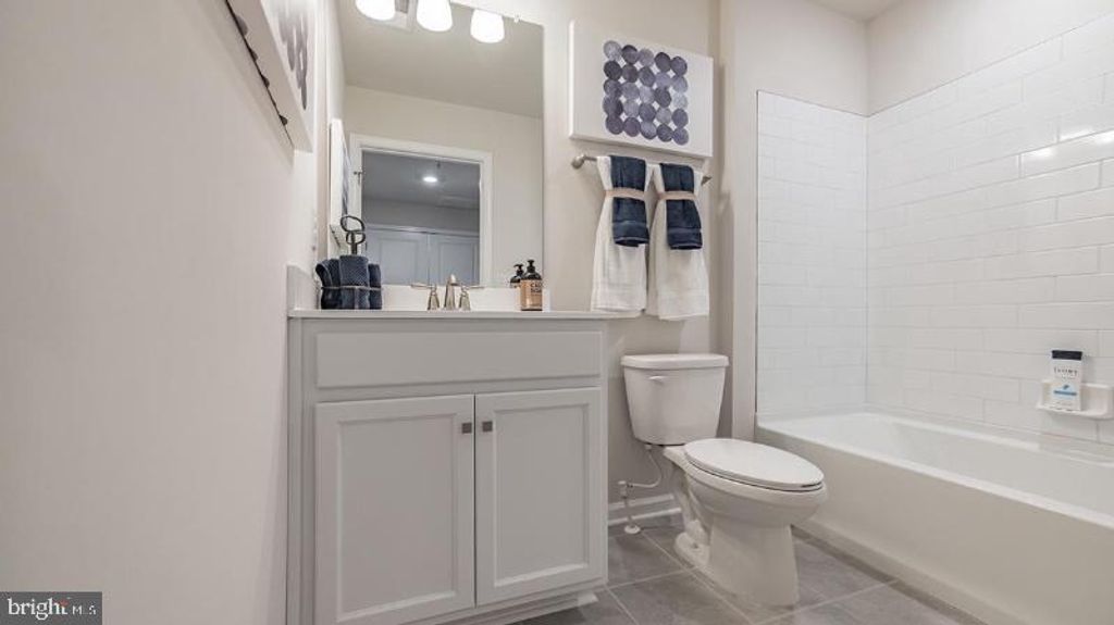 313 MAZZEO DR, Glassboro, NJ 08028