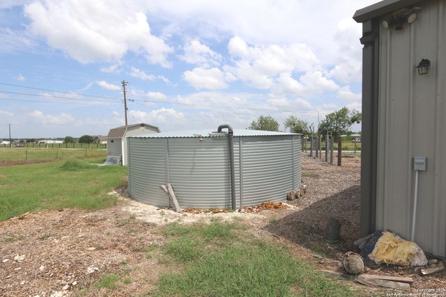 1221 N Santa Clara Rd, Marion, TX 78124