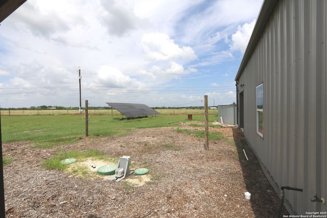 1221 N Santa Clara Rd, Marion, TX 78124