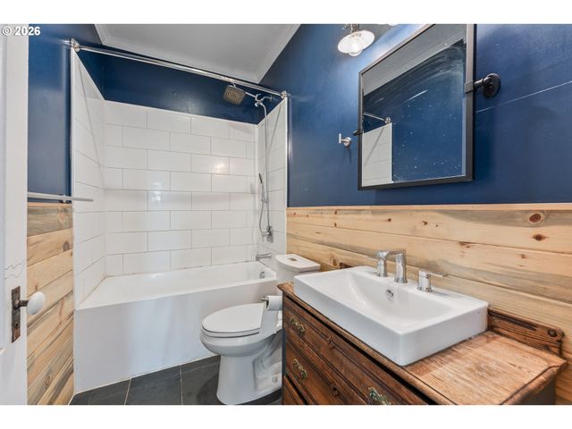 730 S 12TH Ave, Cornelius, OR 97113