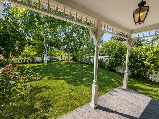 730 S 12TH Ave, Cornelius, OR 97113