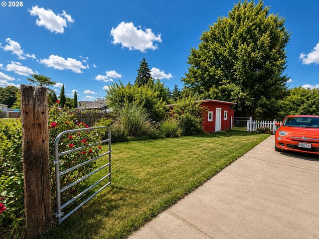 730 S 12TH Ave, Cornelius, OR 97113