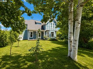 730 S 12TH Ave, Cornelius, OR 97113