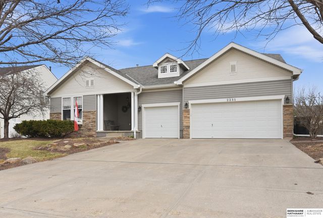 2231 Glacier Drive, Papillion, NE 68046