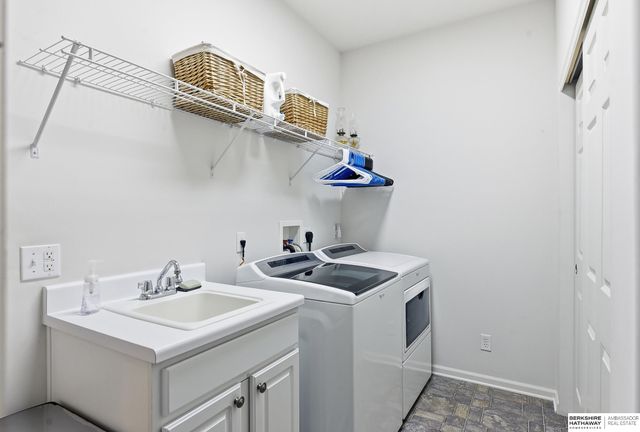 2231 Glacier Drive, Papillion, NE 68046