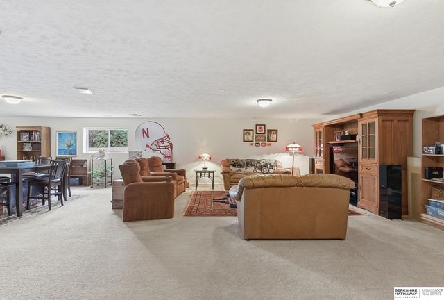 2231 Glacier Drive, Papillion, NE 68046