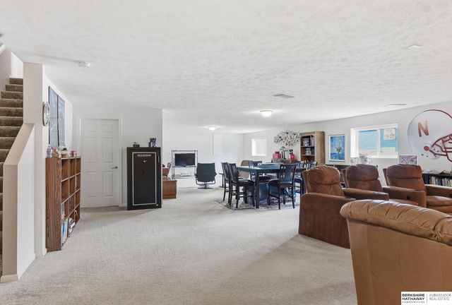 2231 Glacier Drive, Papillion, NE 68046