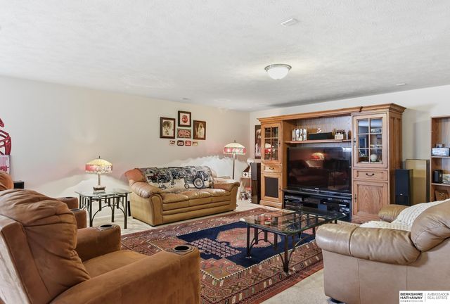 2231 Glacier Drive, Papillion, NE 68046