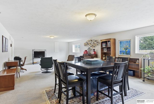 2231 Glacier Drive, Papillion, NE 68046