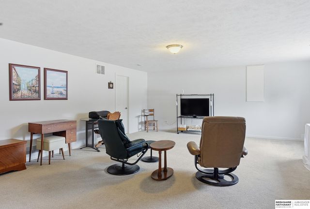 2231 Glacier Drive, Papillion, NE 68046