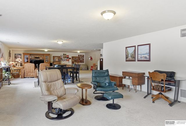 2231 Glacier Drive, Papillion, NE 68046