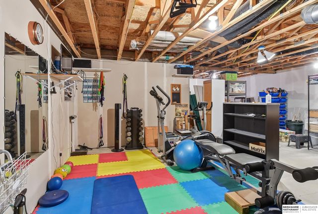 2231 Glacier Drive, Papillion, NE 68046