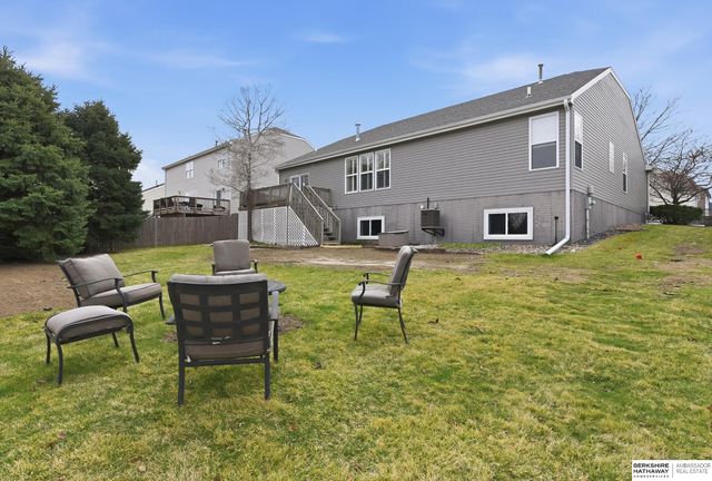 2231 Glacier Drive, Papillion, NE 68046