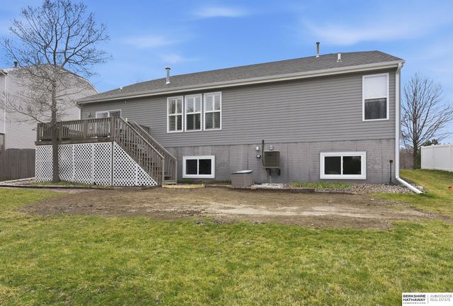 2231 Glacier Drive, Papillion, NE 68046