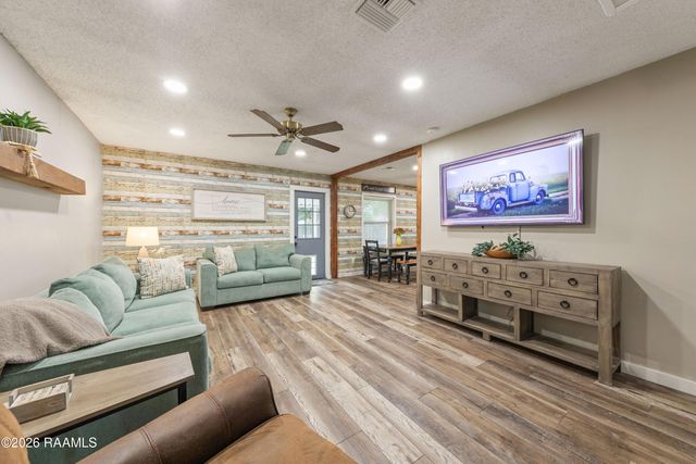 215 Village Lane, Lafayette, LA 70506