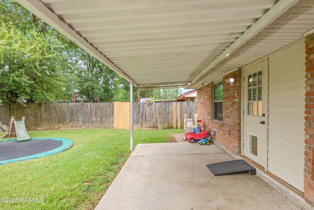 215 Village Lane, Lafayette, LA 70506