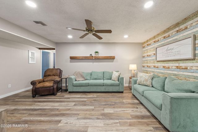 215 Village Lane, Lafayette, LA 70506