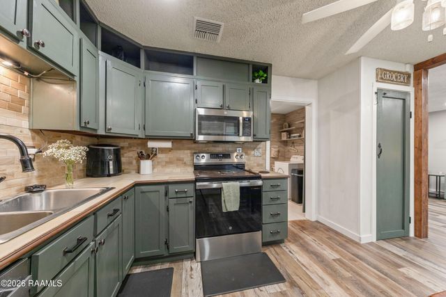 215 Village Lane, Lafayette, LA 70506