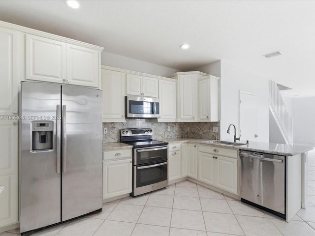 3776 San Simeon Cir, Weston, FL 33331