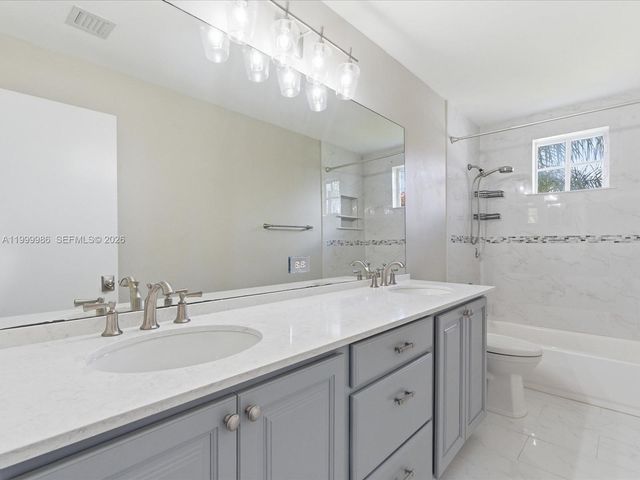 3776 San Simeon Cir, Weston, FL 33331