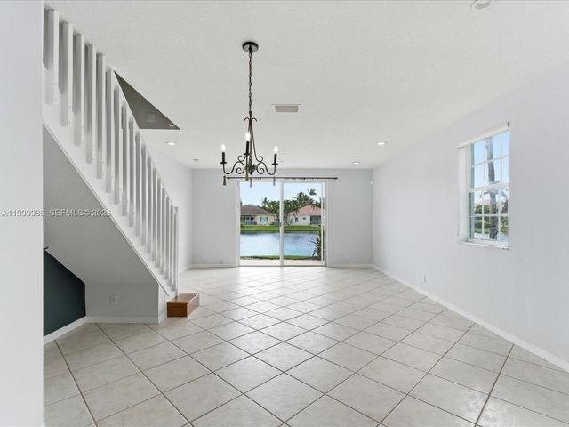 3776 San Simeon Cir, Weston, FL 33331