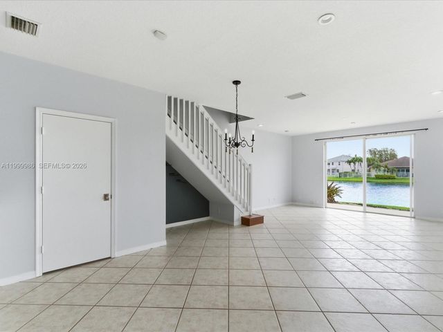 3776 San Simeon Cir, Weston, FL 33331