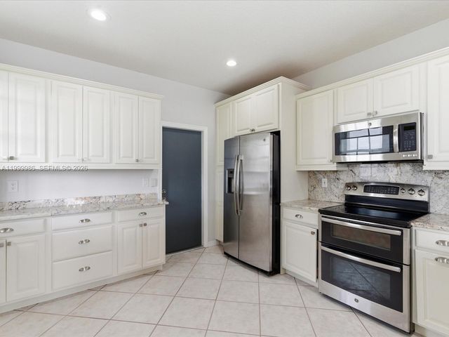 3776 San Simeon Cir, Weston, FL 33331