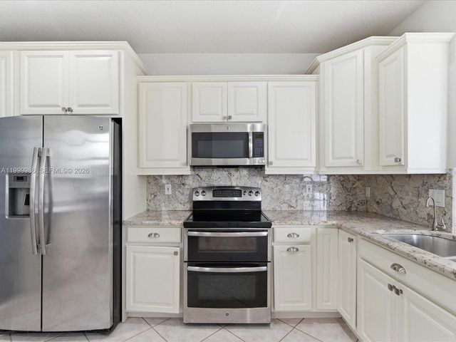 3776 San Simeon Cir, Weston, FL 33331