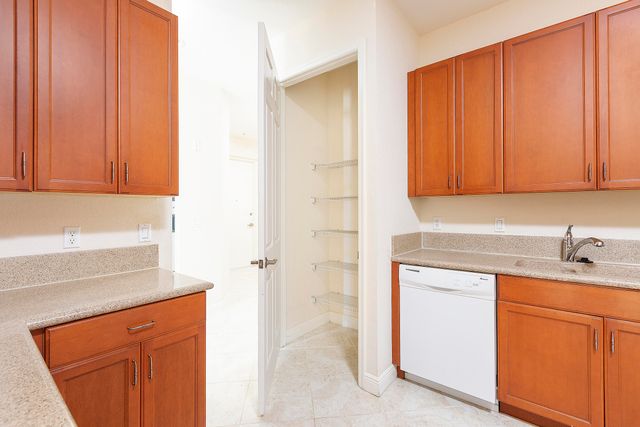 6807 Lakeside Circle N 102-1, Davie, FL 33314